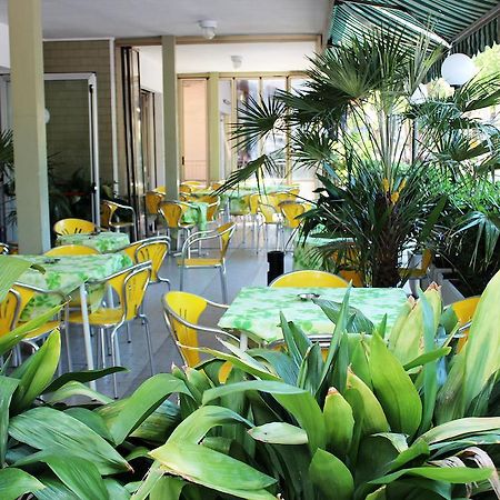 Hotel Leda Ріміні Екстер'єр фото