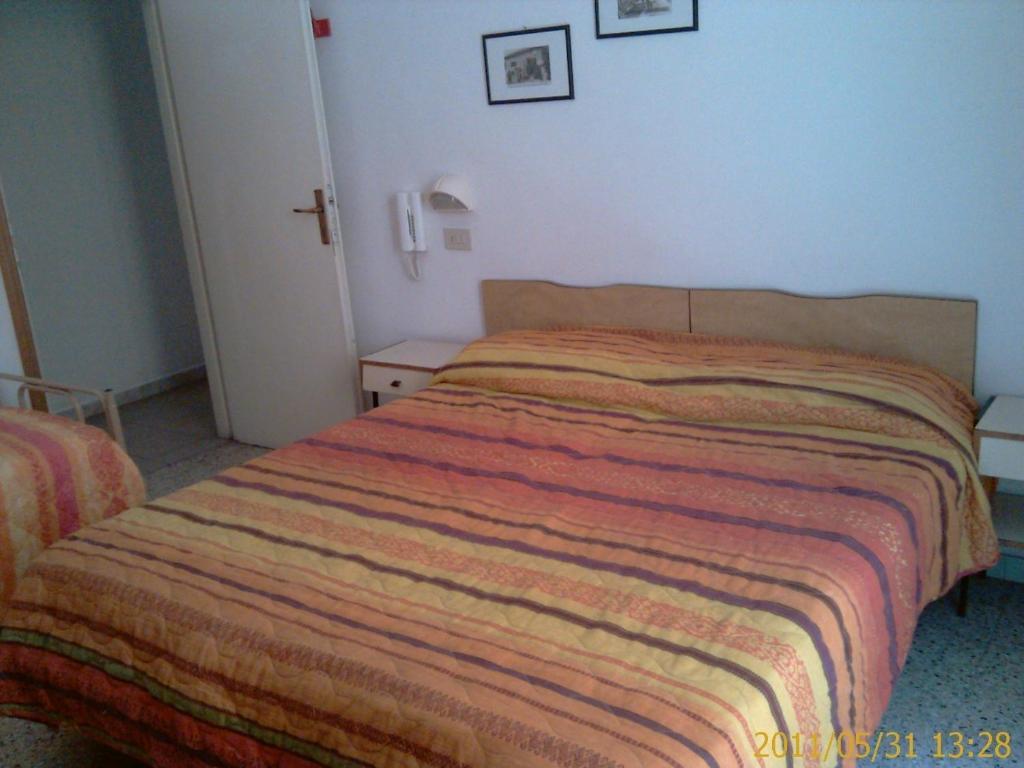 Hotel Leda Ріміні Екстер'єр фото