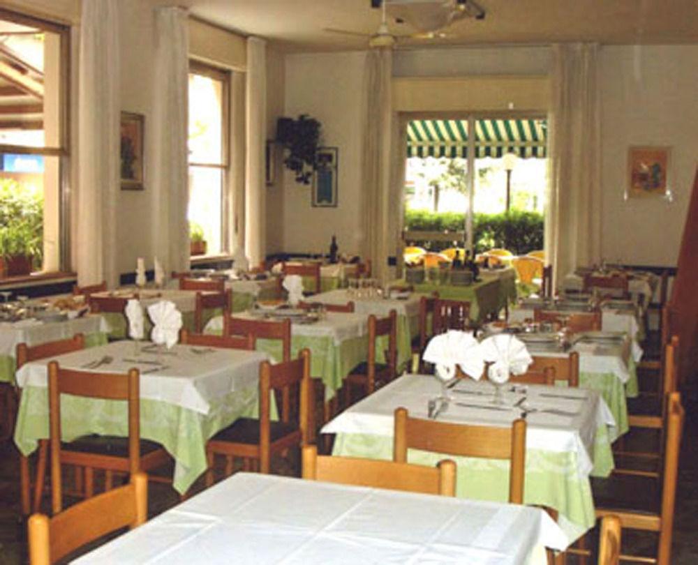 Hotel Leda Ріміні Екстер'єр фото