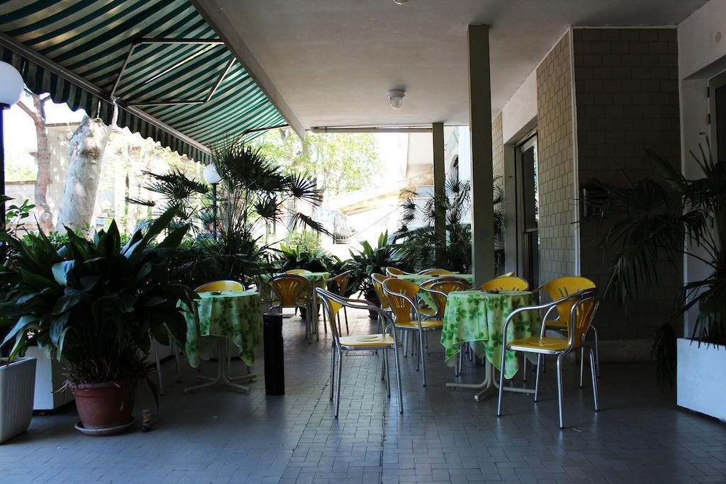Hotel Leda Ріміні Екстер'єр фото