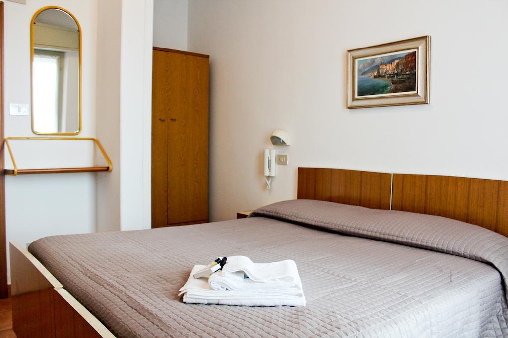 Hotel Leda Ріміні Номер фото