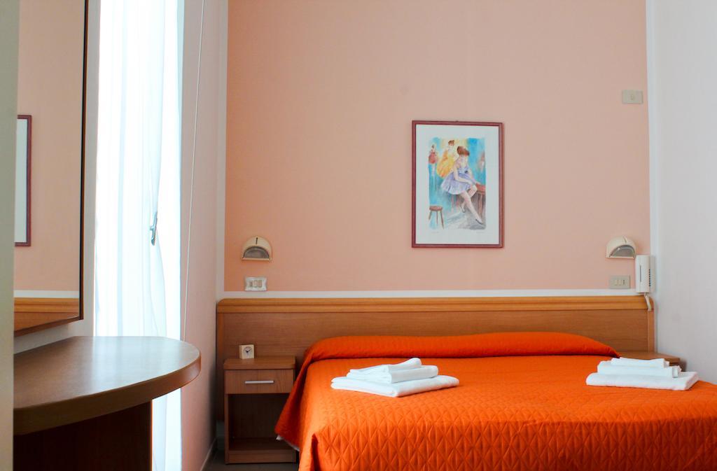 Hotel Leda Ріміні Номер фото