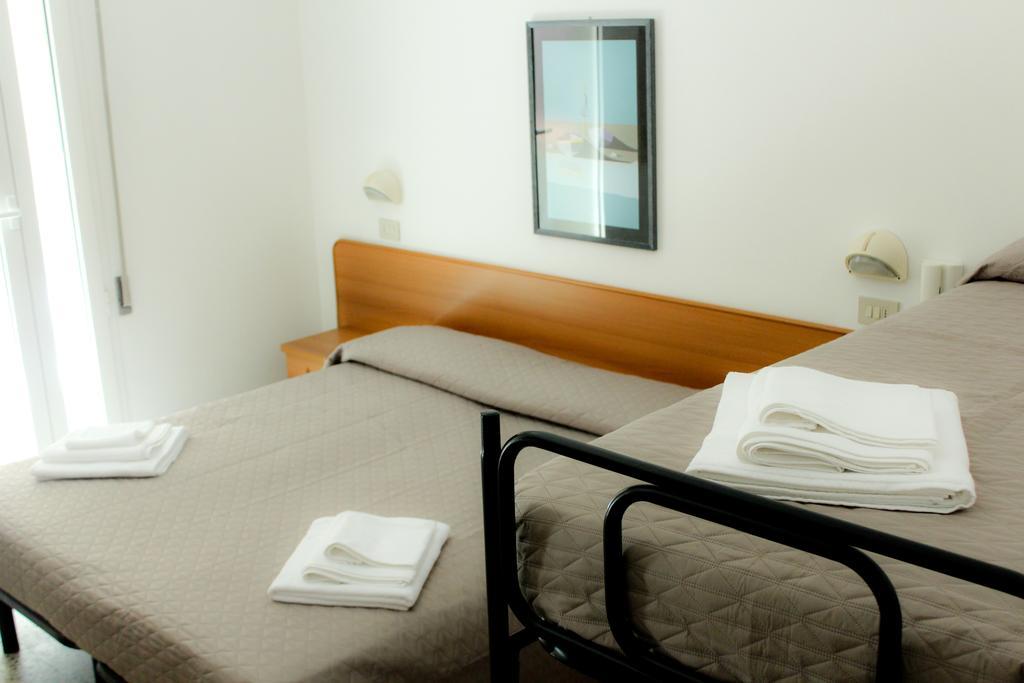 Hotel Leda Ріміні Номер фото
